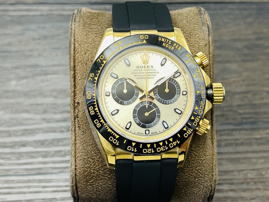 Role Daytona Cosmograph in Yellow Gold with Black Bezel 