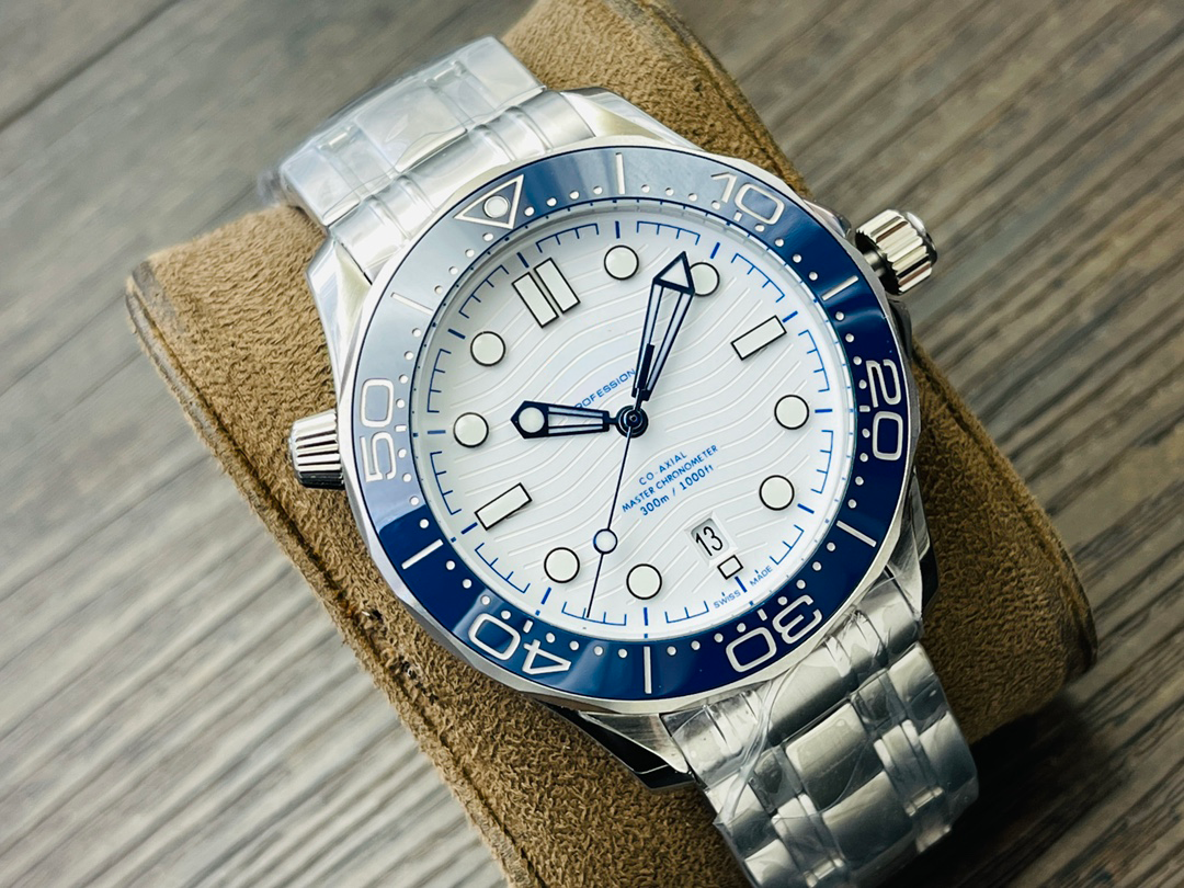 Om Seamaster Diver 300m Co-Axial Master Chronometer 42mm Stainless Steel White Dial
