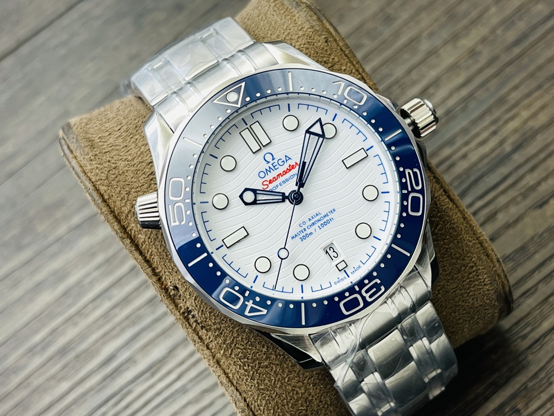 Om Seamaster Diver 300m Co-Axial Master Chronometer 42mm Stainless Steel White Dial