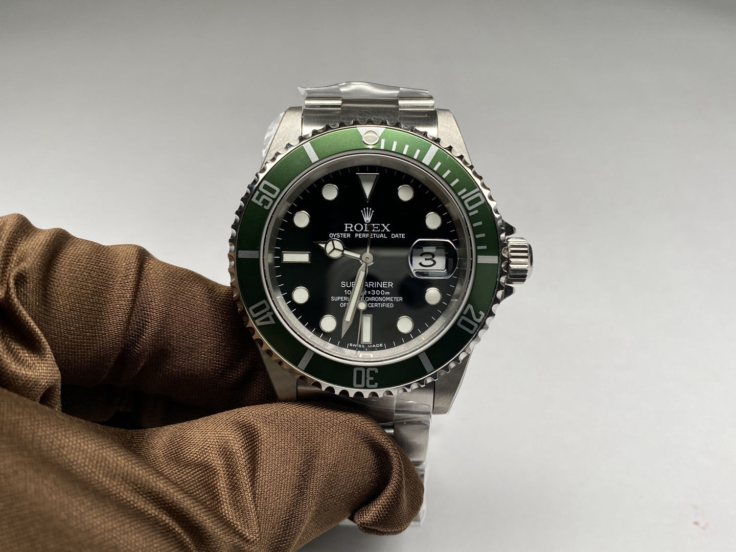 Submariner Date "Kermit" 16610LV